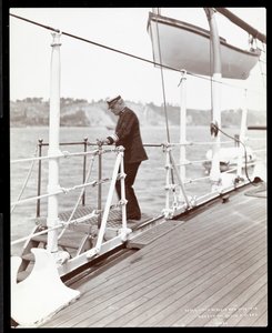 Contrammiraglio Robley Dunglison Evans sul ponte della U.S.S. Maine, 1906